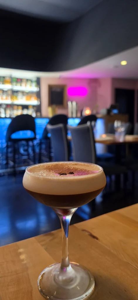 Cocktail at the Sip 'N' Dine bar